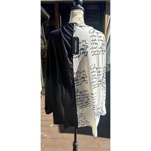 NWT abstract, black, and white long sleeve tunic. Xl - Picture 2 of 11
